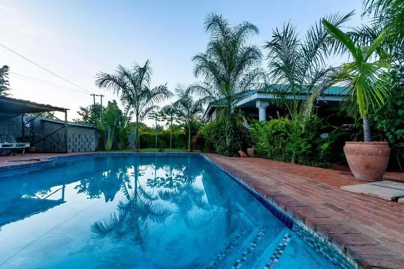تختخواب و صبحانه Dzimbahwe Guest Lodge