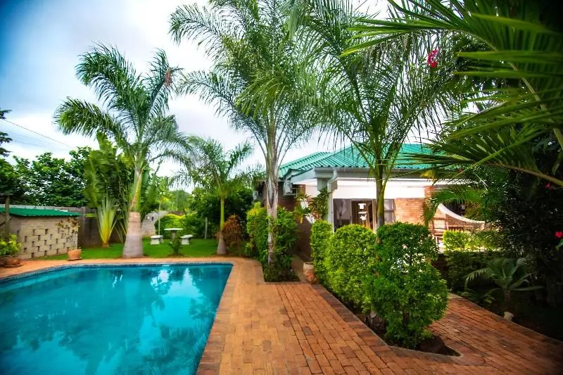 تختخواب و صبحانه Dzimbahwe Guest Lodge