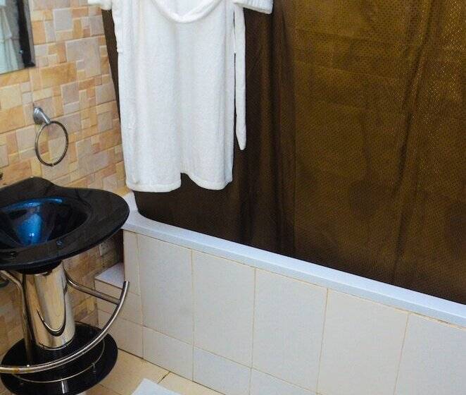 هتل J Gibson Suite