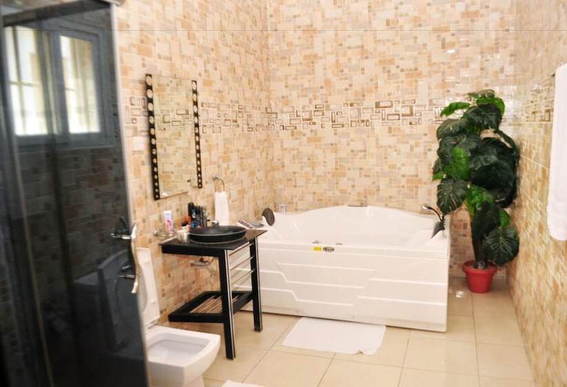 هتل J Gibson Suite