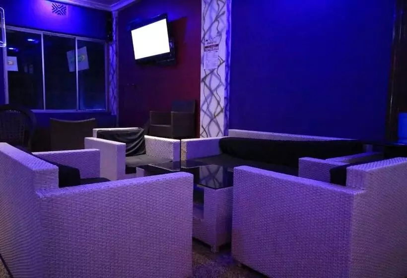 هتل Sakawa Towers County