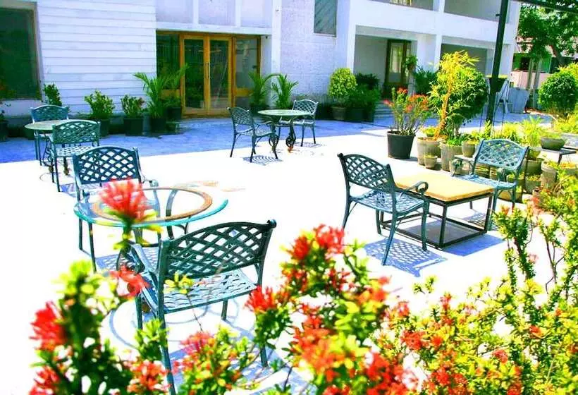 Hotelli Villa Highnest   Oragadam  Sriperumbudur