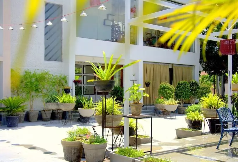 Hotelli Villa Highnest   Oragadam  Sriperumbudur