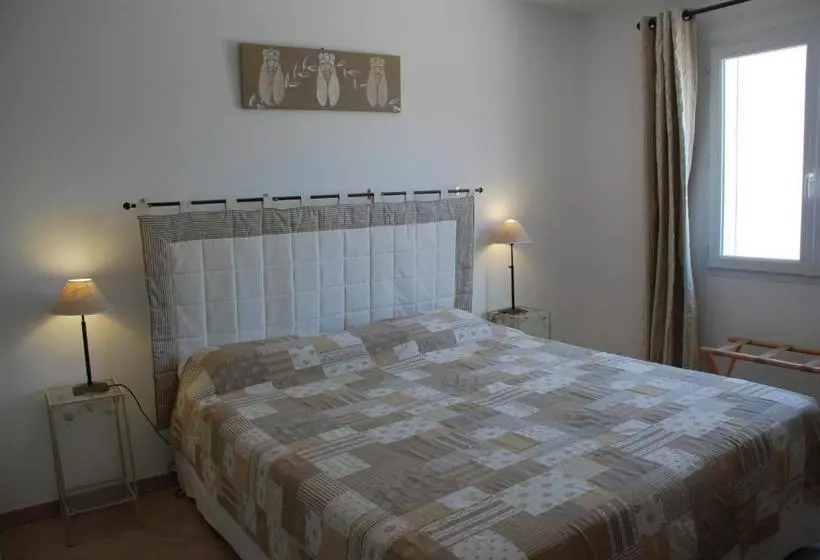 تختخواب و صبحانه Au Bon Penequet