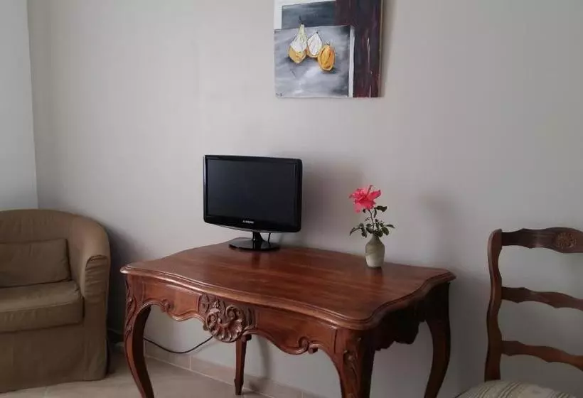 تختخواب و صبحانه Au Bon Penequet