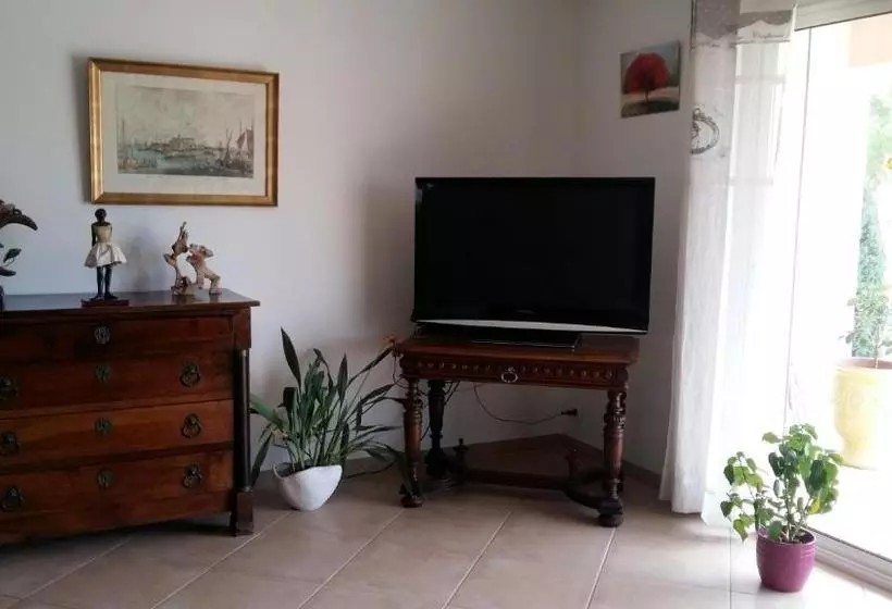 تختخواب و صبحانه Au Bon Penequet