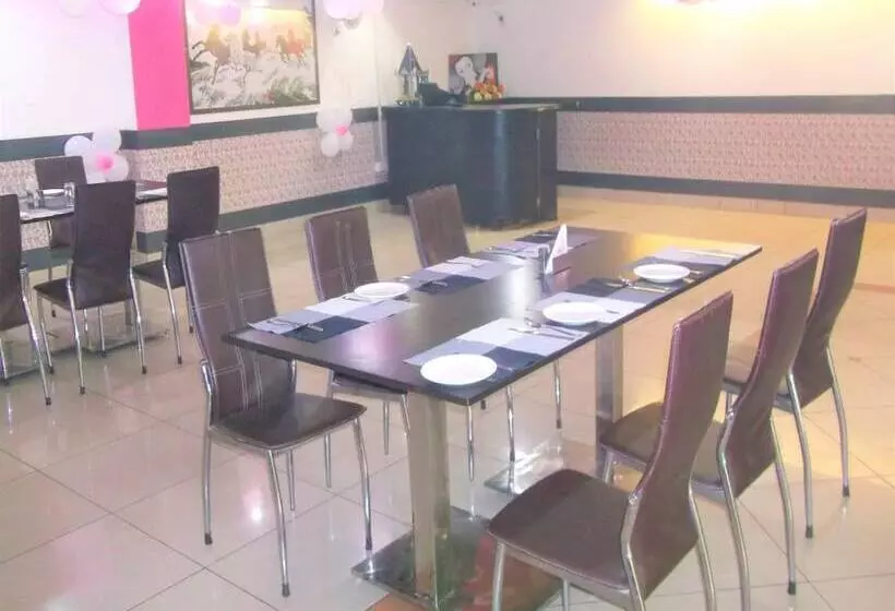 Capital O 10970 Hotel Krishna Palace