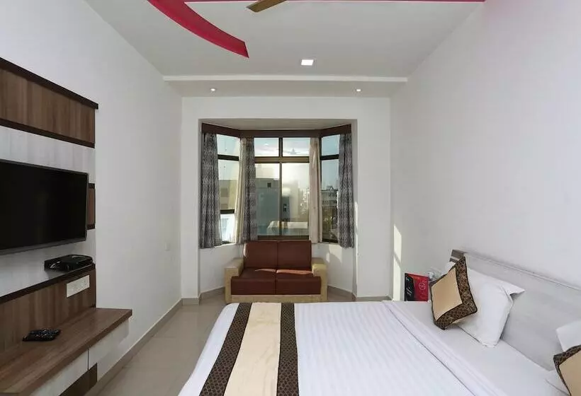 Capital O 10970 Hotel Krishna Palace