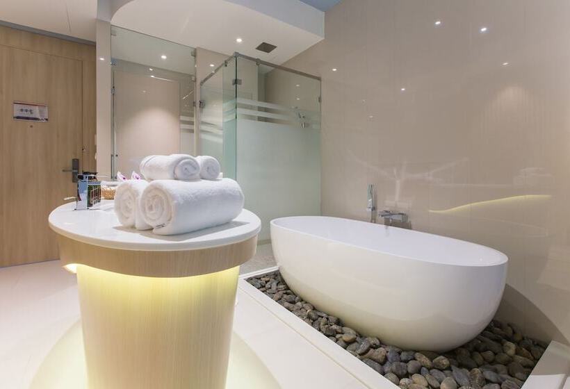 هتل Beyond Patong