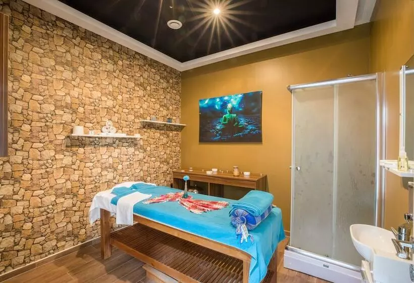 Karpalas City Hotel & Spa