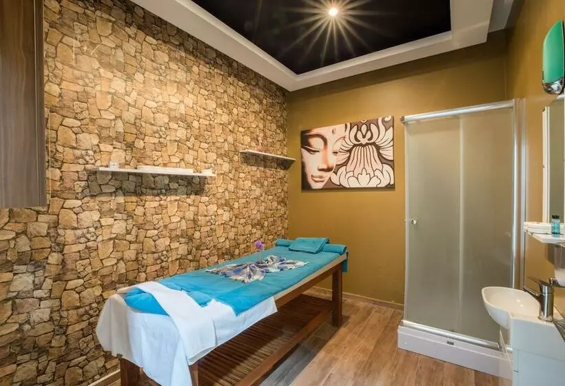 Karpalas City Hotel & Spa