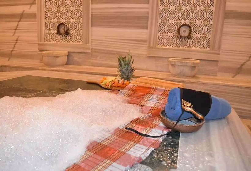 Karpalas City Hotel & Spa