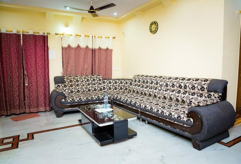 Hotell Oyo 9054 Velaga Inn