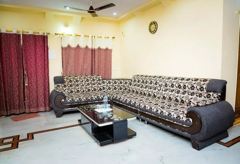 ホテル Oyo 9054 Velaga Inn