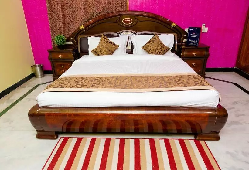 ホテル Oyo 9054 Velaga Inn