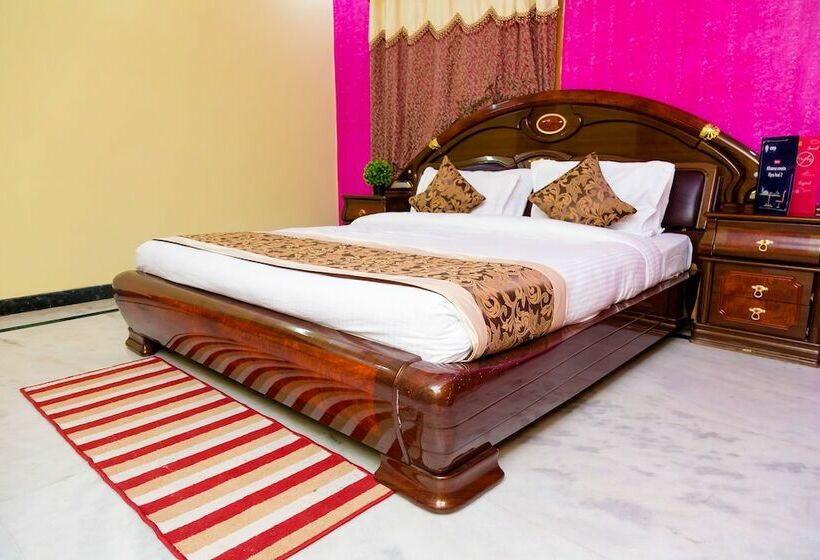 Hotell Oyo 9054 Velaga Inn
