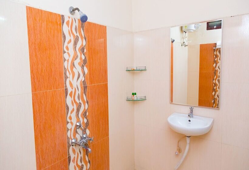 Hotell Oyo 9054 Velaga Inn