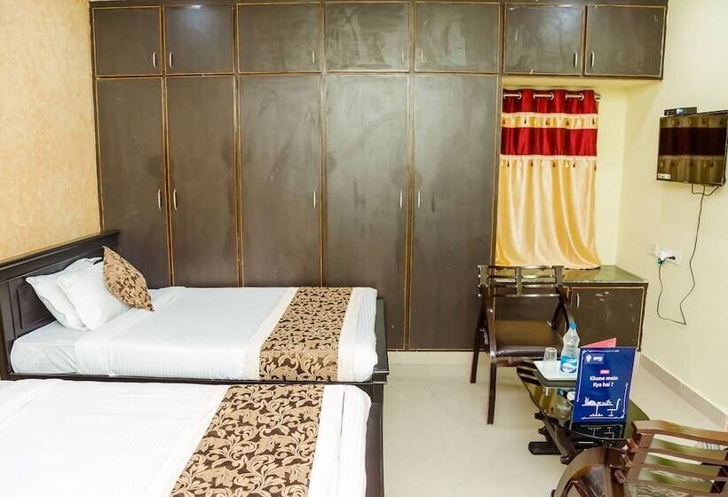 Hotell Oyo 9054 Velaga Inn