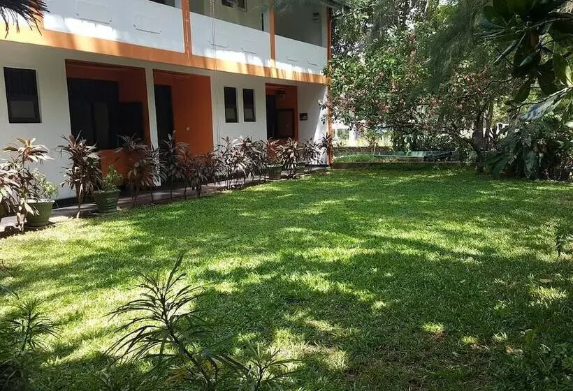 هتل Wood Side Tour Inn