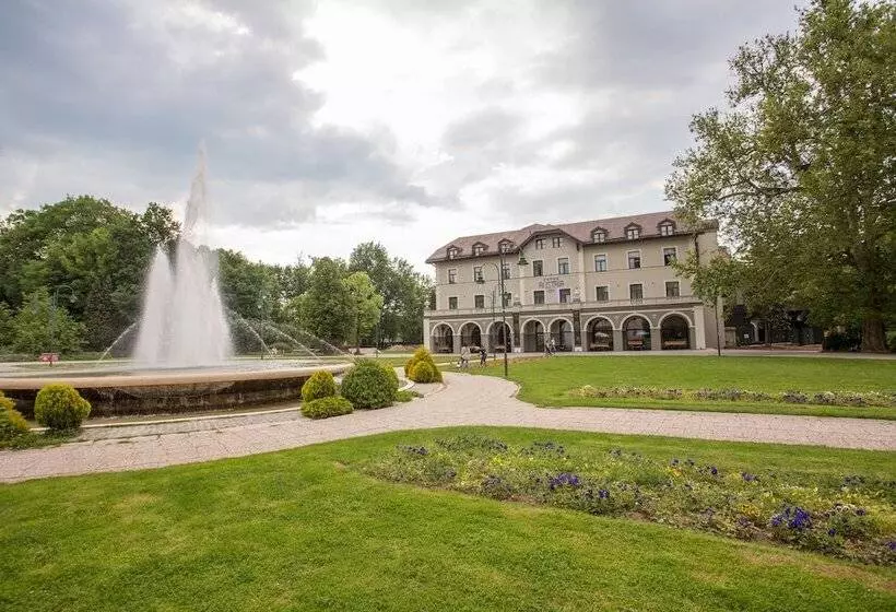 ホテル Austria & Bosna