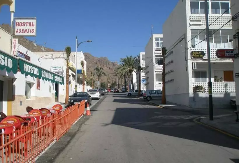 ユースホステル Hostal Asensio Nijar