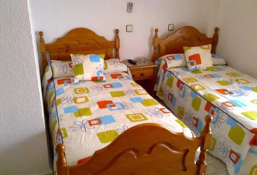ユースホステル Hostal Asensio Nijar