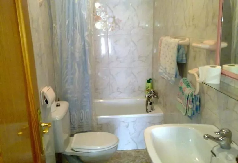 ユースホステル Hostal Asensio Nijar