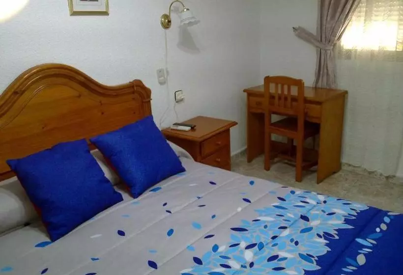 ユースホステル Hostal Asensio Nijar