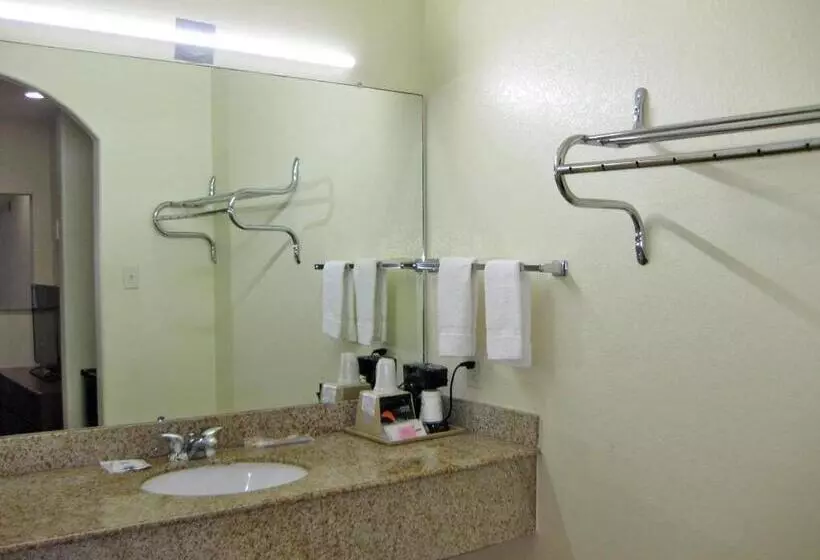 Motelli Relax Inn & Suites