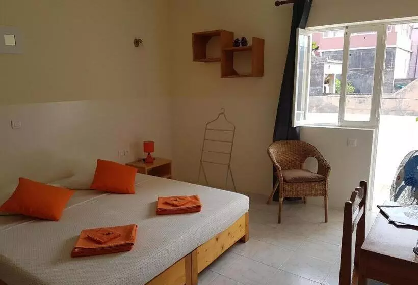 تختخواب و صبحانه Casa D'mar