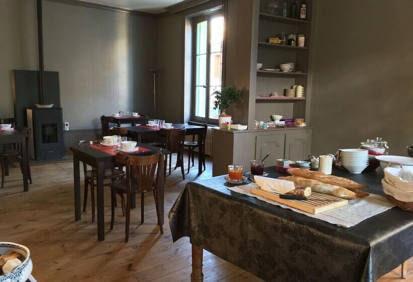 住宿加早餐  La Maison De Famille