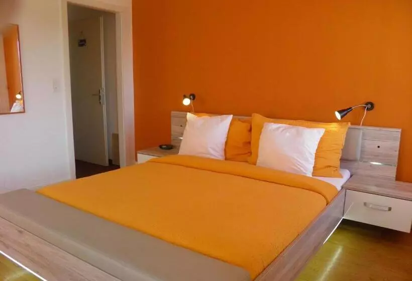 ホテル Auberge Au Cavalier