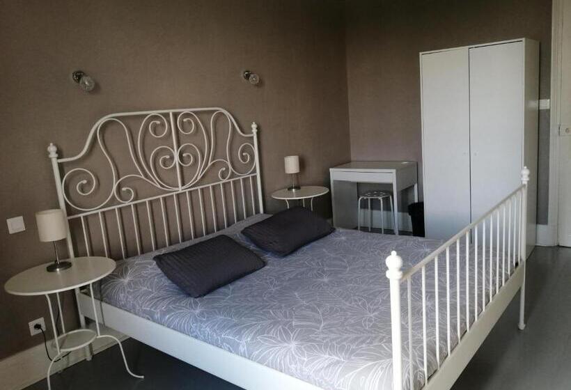 Отель Du Grand Monarque