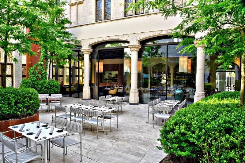 ホテル The Fourth  Tafelrond