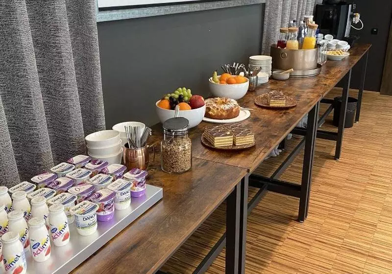 ホテル The Fourth  Tafelrond