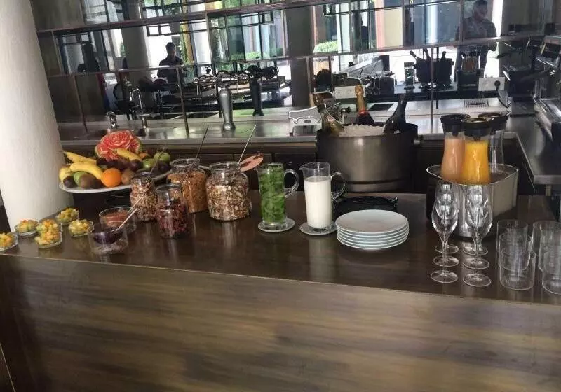 ホテル The Fourth  Tafelrond