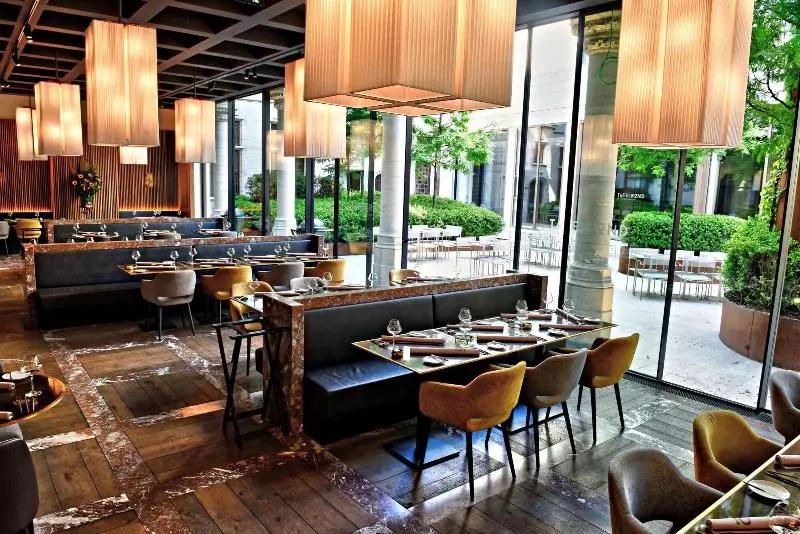 ホテル The Fourth  Tafelrond