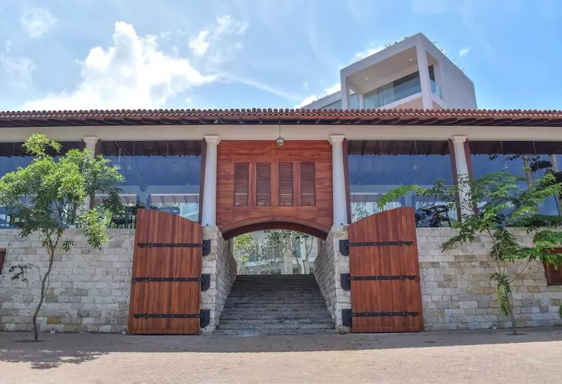 Hotelli Triple O Six