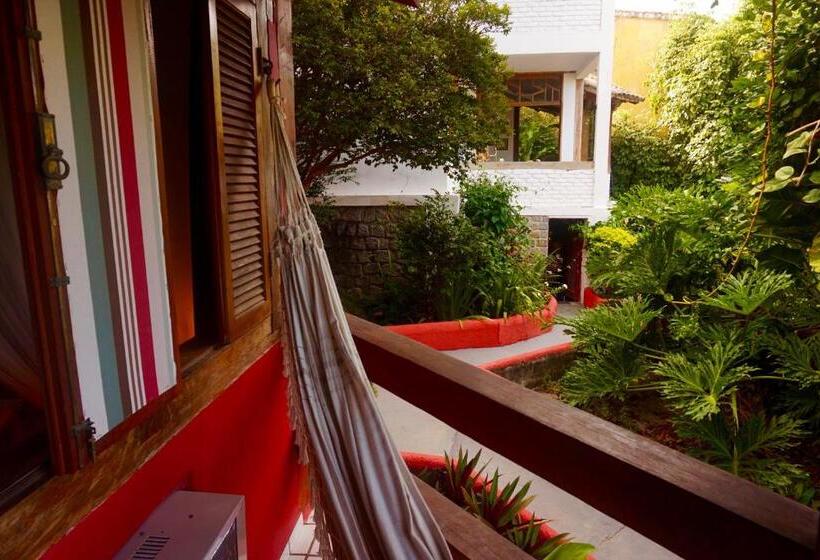 Novos Baianos Hostel E Pousada