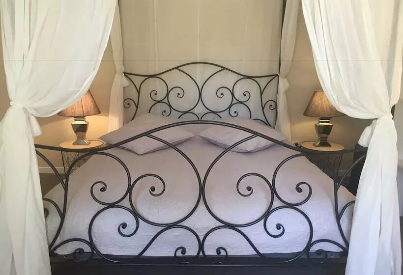 Aamiaismajoitus (B&B) Les Jardins D'eleusis