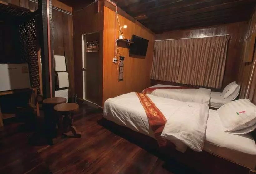 تختخواب و صبحانه The History Cafe  & Guesthouse