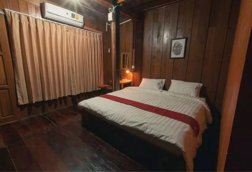 تختخواب و صبحانه The History Cafe  & Guesthouse