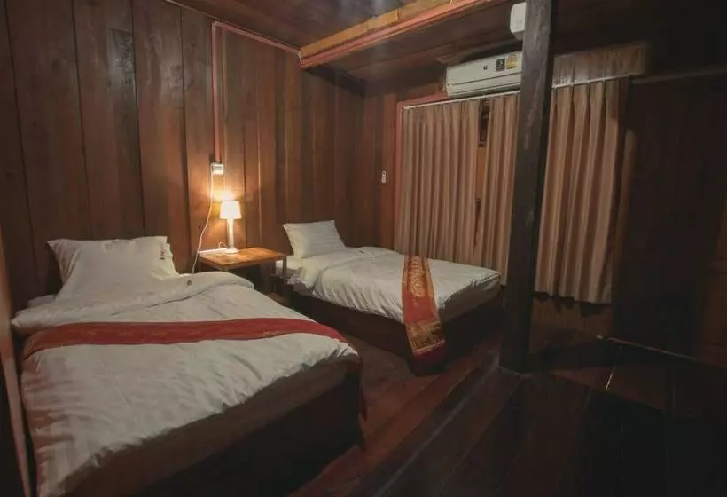 تختخواب و صبحانه The History Cafe  & Guesthouse