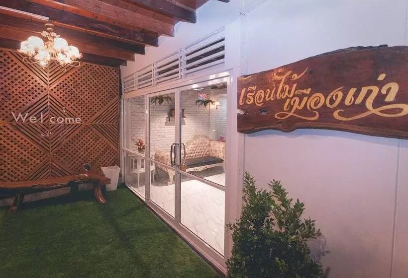 تختخواب و صبحانه The History Cafe  & Guesthouse
