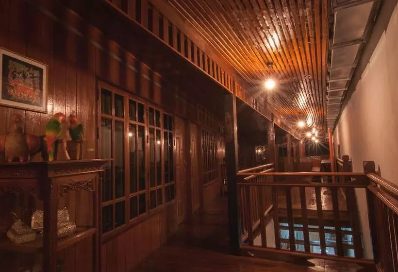 تختخواب و صبحانه The History Cafe  & Guesthouse