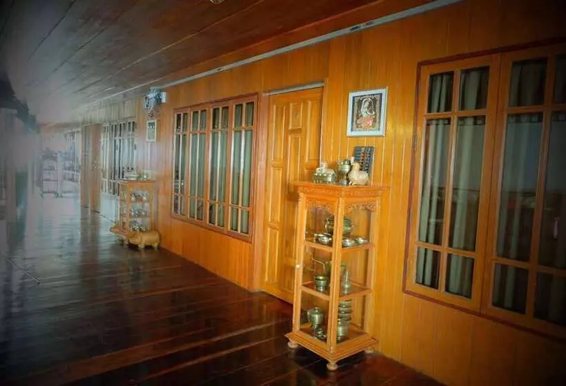 تختخواب و صبحانه The History Cafe  & Guesthouse