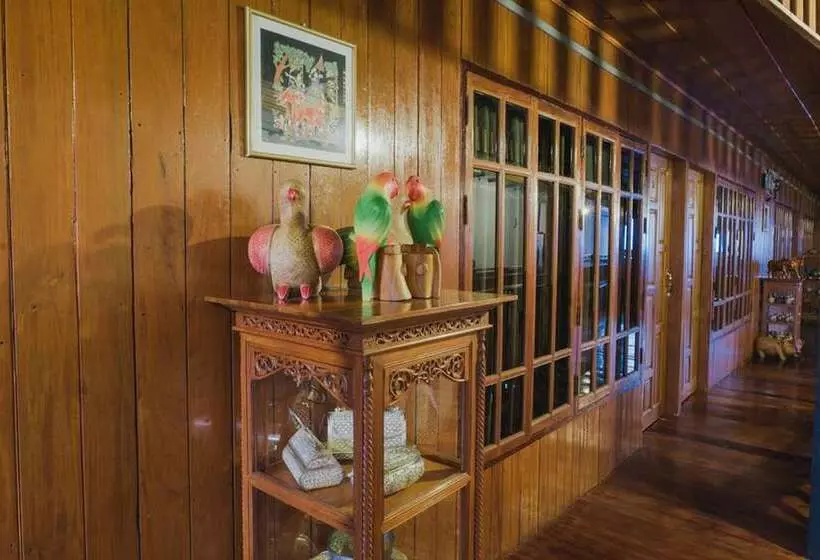 تختخواب و صبحانه The History Cafe  & Guesthouse