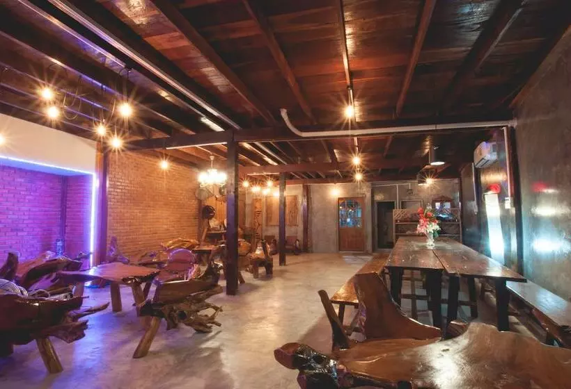 تختخواب و صبحانه The History Cafe  & Guesthouse