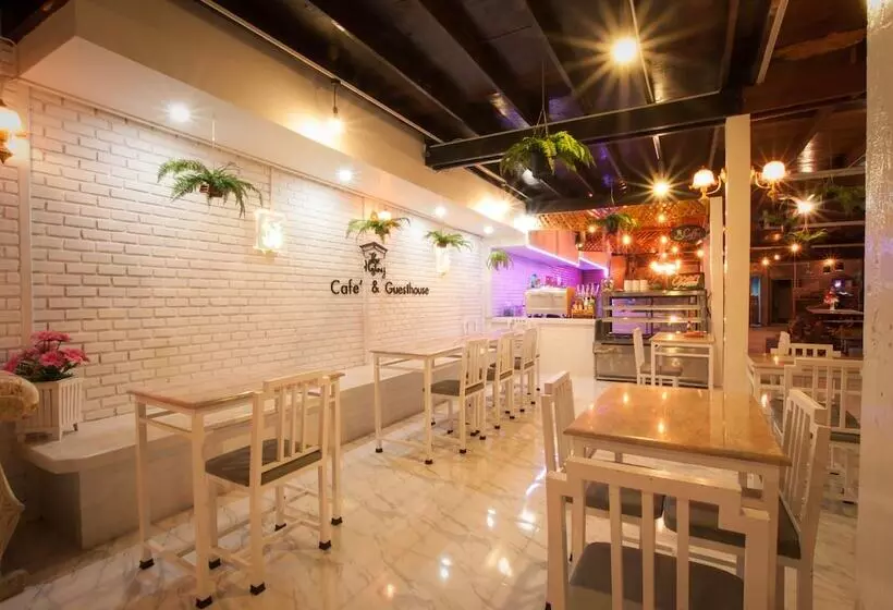 تختخواب و صبحانه The History Cafe  & Guesthouse