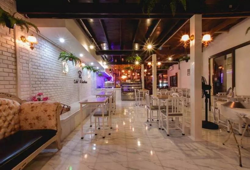 تختخواب و صبحانه The History Cafe  & Guesthouse